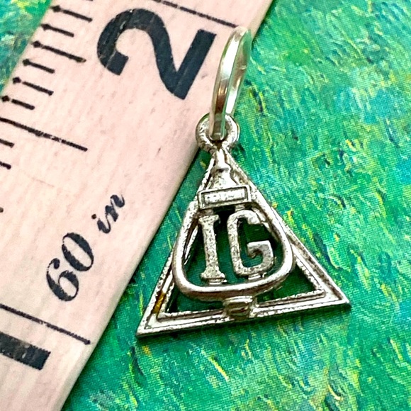 5/$10❤️❤️❤️Vintage 80s “IG” FASHION Charm - Picture 3 of 3